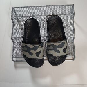Kids Boys Camouflage Slide Sandals EUC Size 11-12